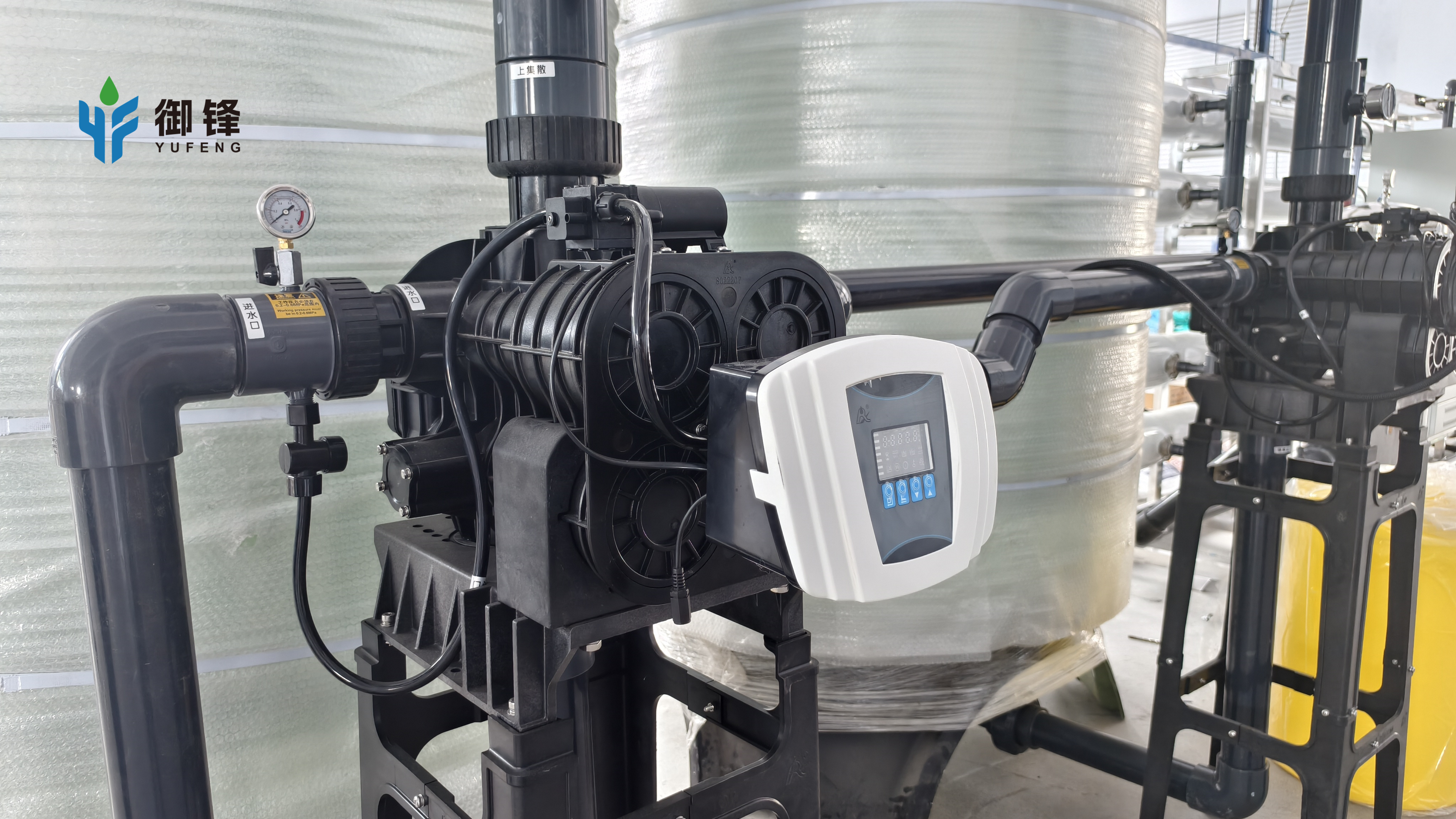La cabeza de la válvula totalmente automática runxin está instalada en el equipo de purificación de agua.